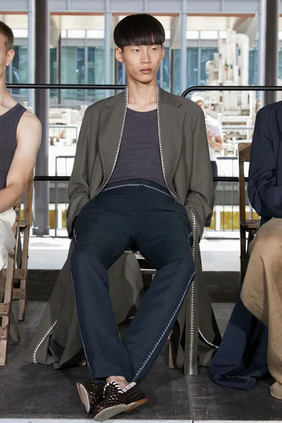 Look 11